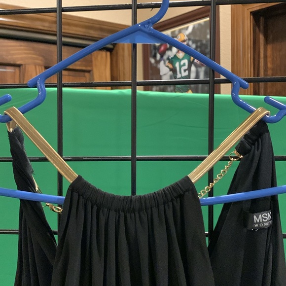 Gold necklace, halter jumpsuit, black, and white no size tag 2X - Picture 2 of 4